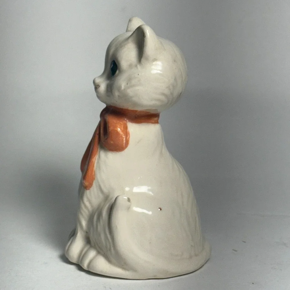 Vintage Ceramic Cat Figurine with Pink Bow – 3.5